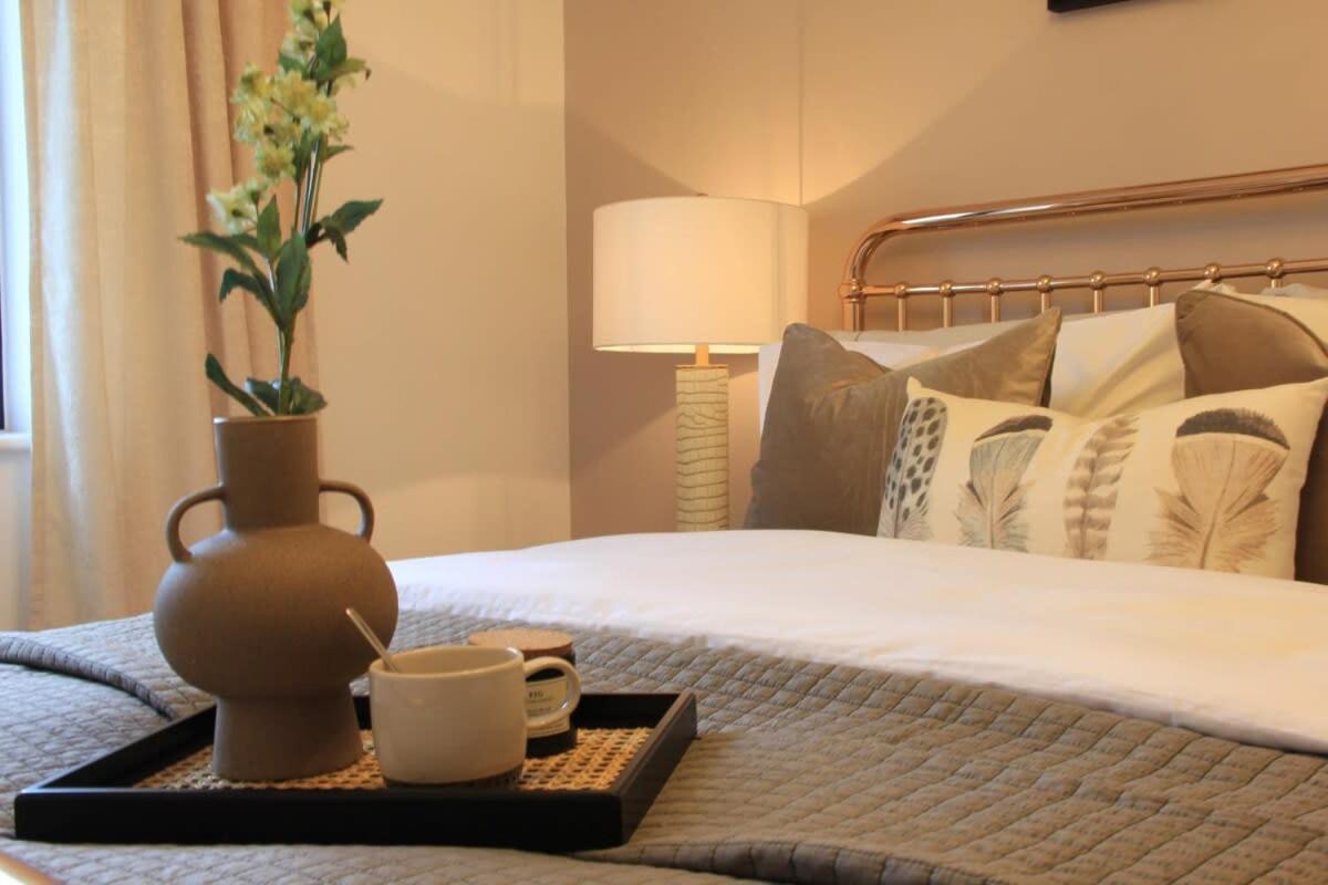 Cabot Mews 3 Apartment *